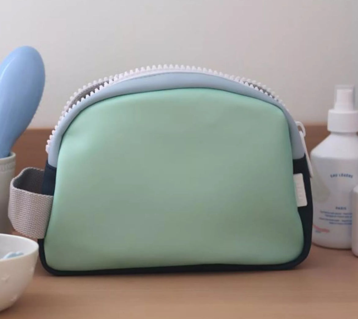 BEABA , Trousse de toilette Faro- MATCHA LATTE BB Cigogne