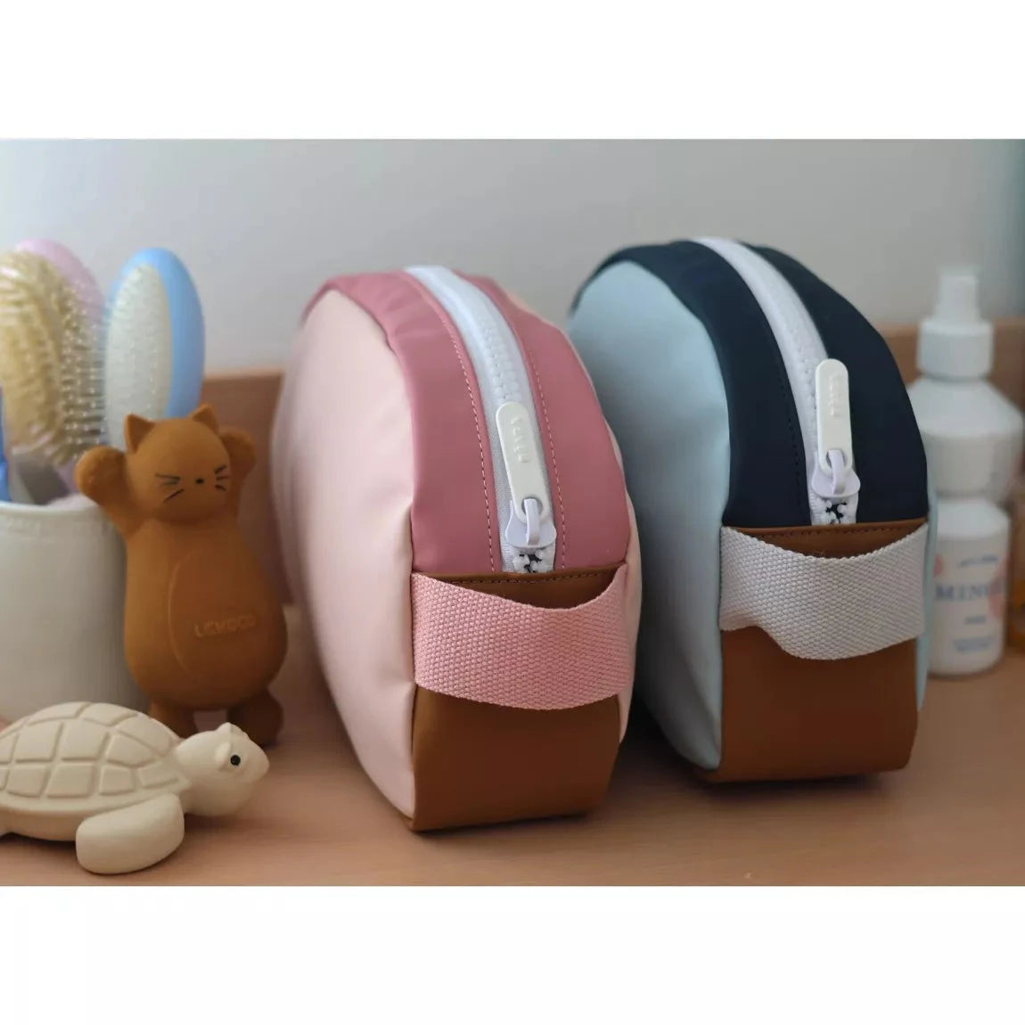 BEABA , Trousse de toilette Faro- NIGHT BLUE BB Cigogne