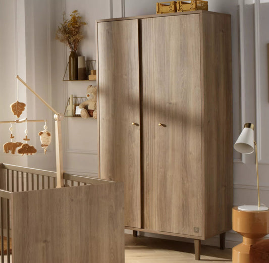 Armoire 2 portes avec détail imitation bois texturé et pieds bois - Mokka Sauthon