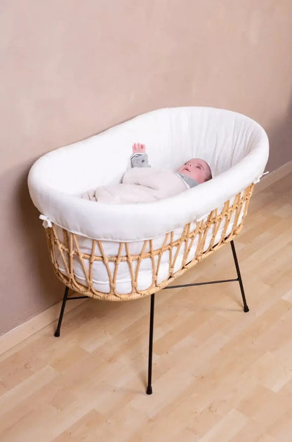 Berceau en rotin - pied en métal Childhome