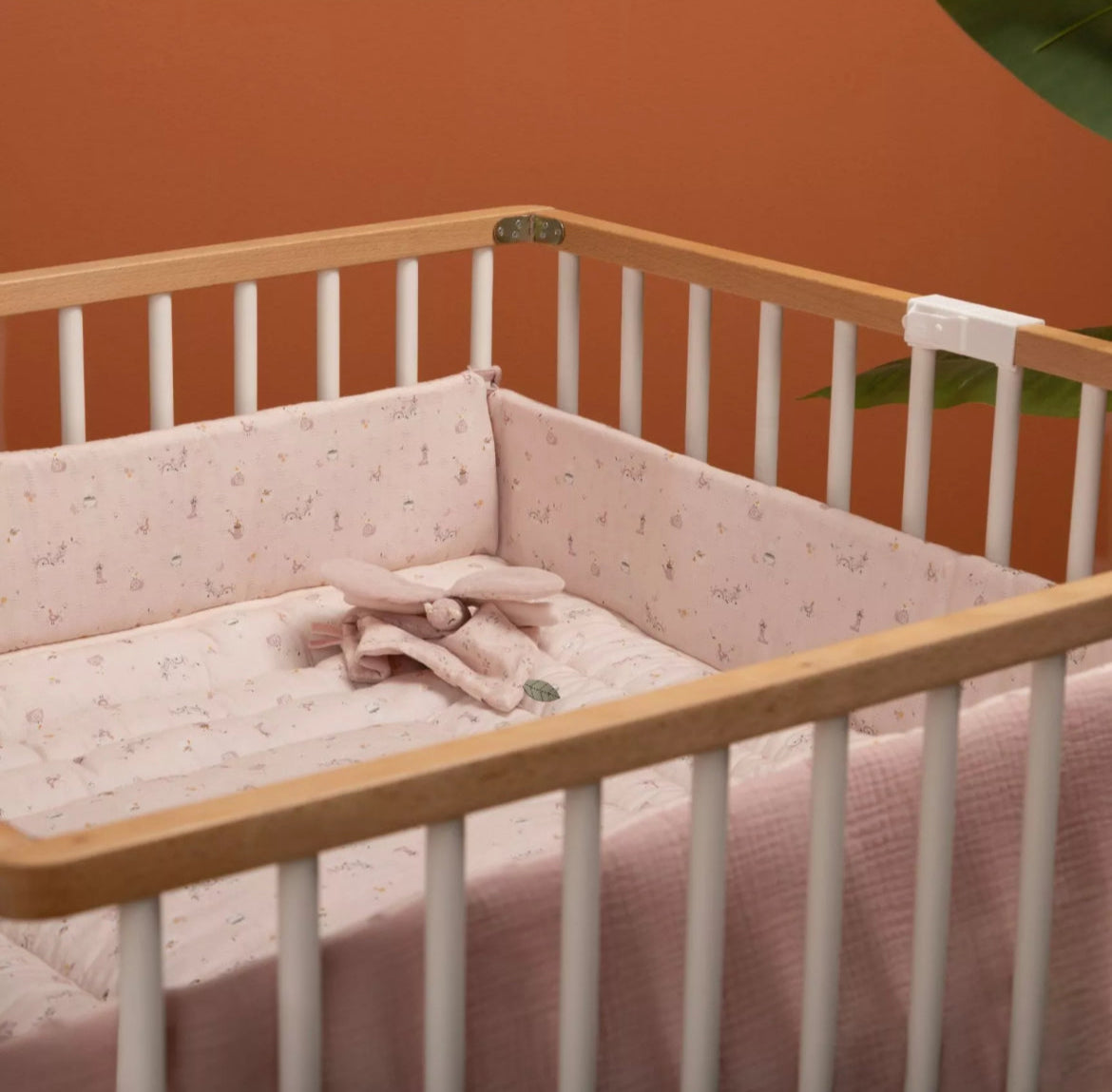 Parc carré Gaby blanc + tapis rose COMBELLE